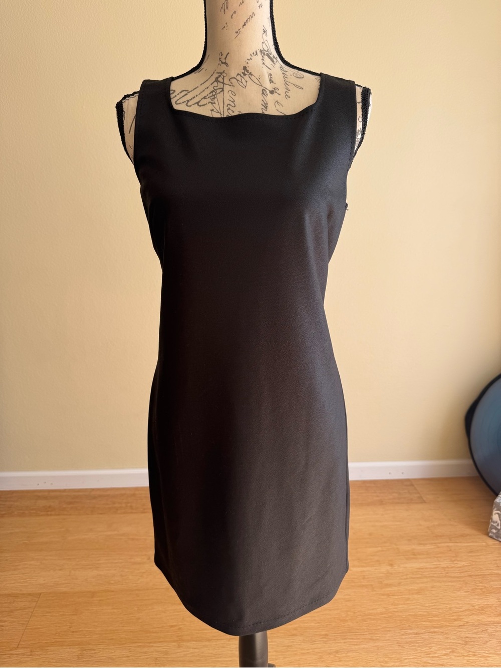 Studio M Black Sleeveless Mini Sheath Dress
